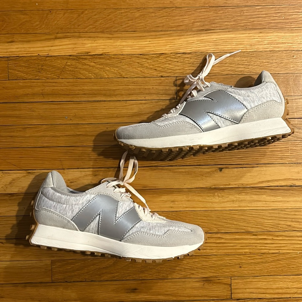New Balance 327